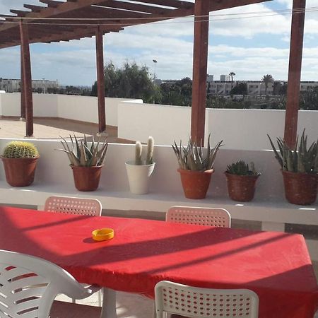 Sunny self-catering apartment Costa Teguise, Lanzarote, Spain Esterno foto