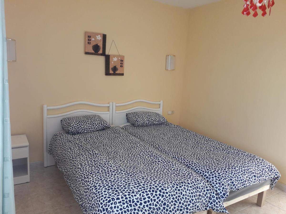 Sunny self-catering apartment Costa Teguise, Lanzarote, Spain Esterno foto