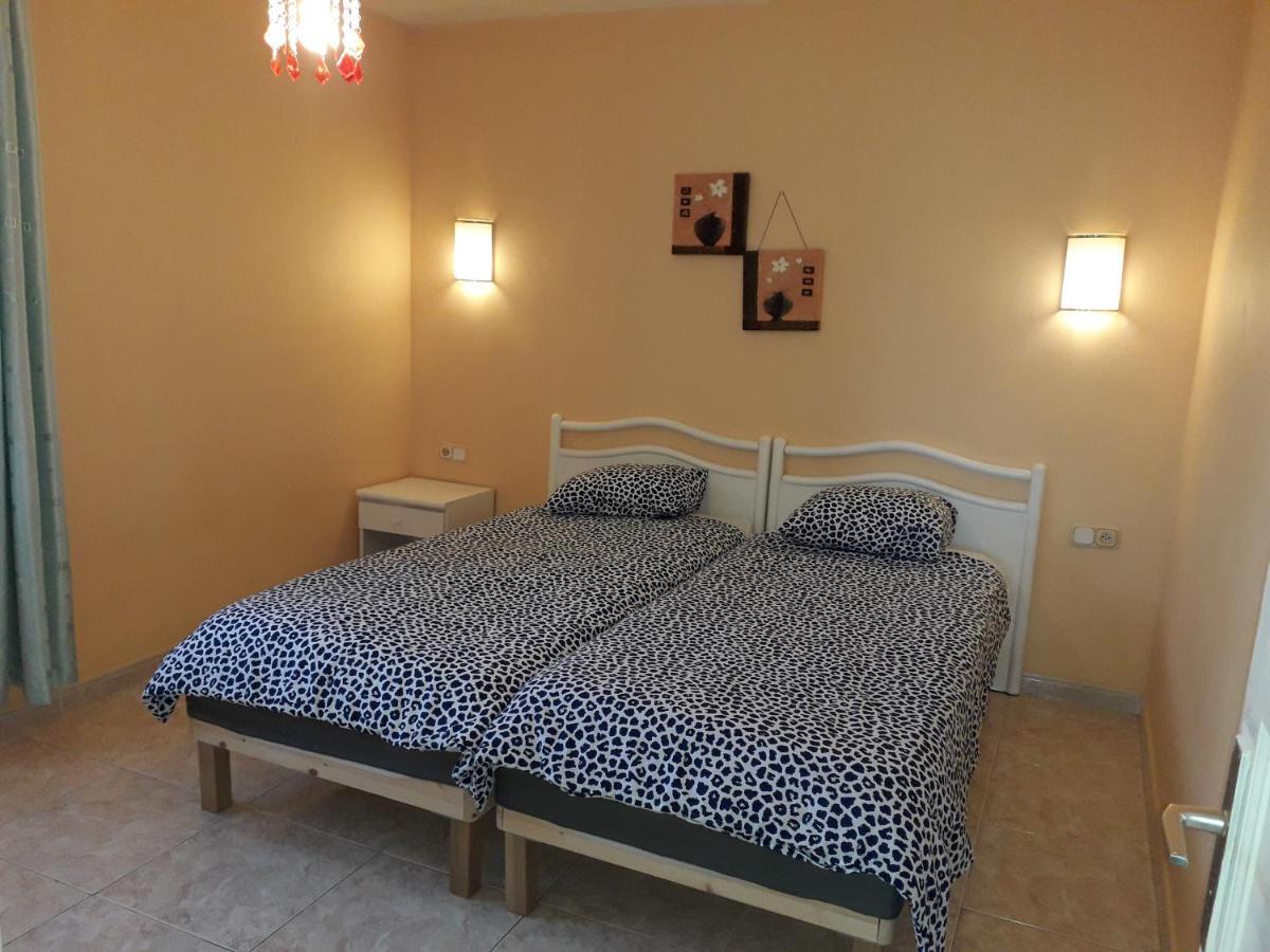 Sunny self-catering apartment Costa Teguise, Lanzarote, Spain Esterno foto