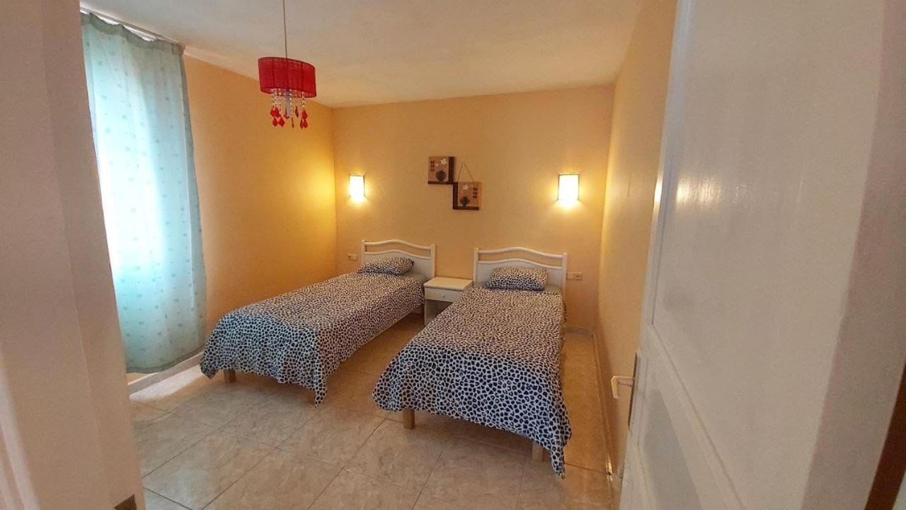 Sunny self-catering apartment Costa Teguise, Lanzarote, Spain Esterno foto