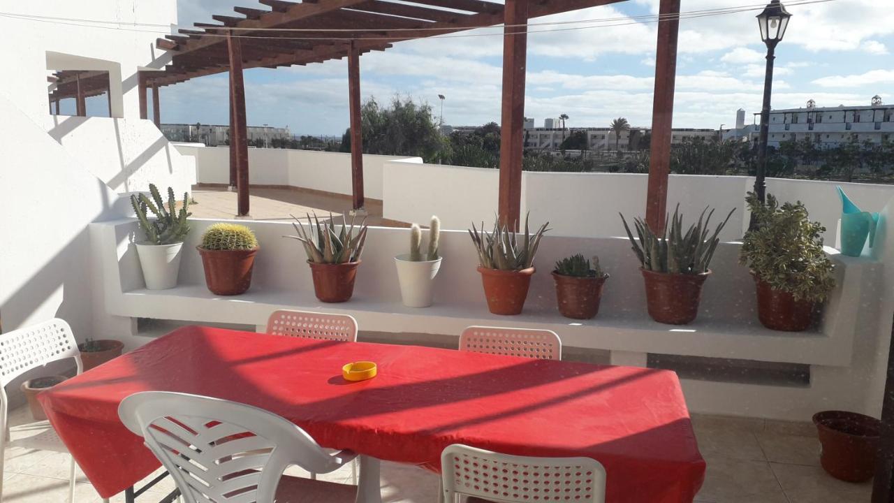 Sunny self-catering apartment Costa Teguise, Lanzarote, Spain Esterno foto
